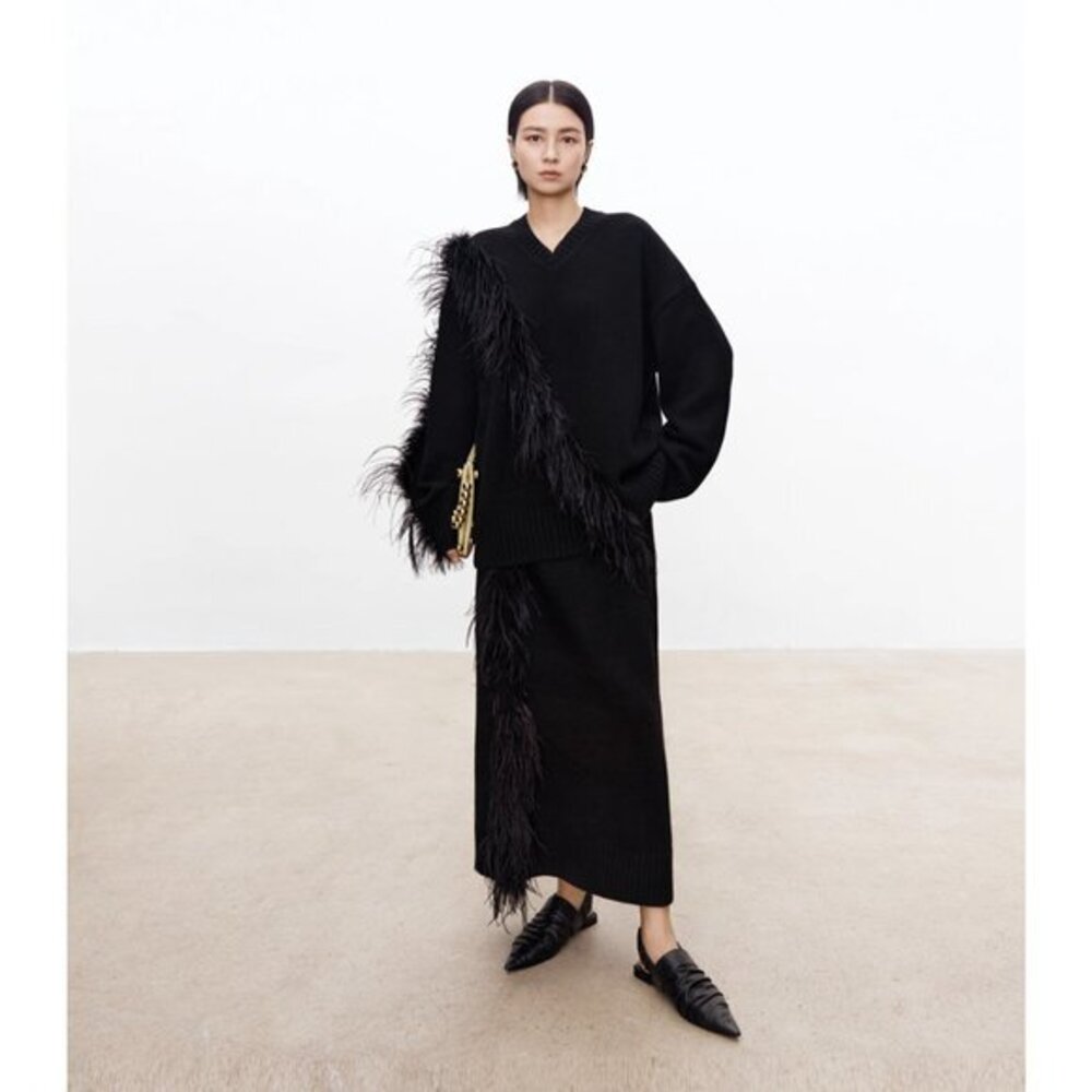 CHICJOC Women Hand-Fringed Ostrich Feather Oversized Sweater in black